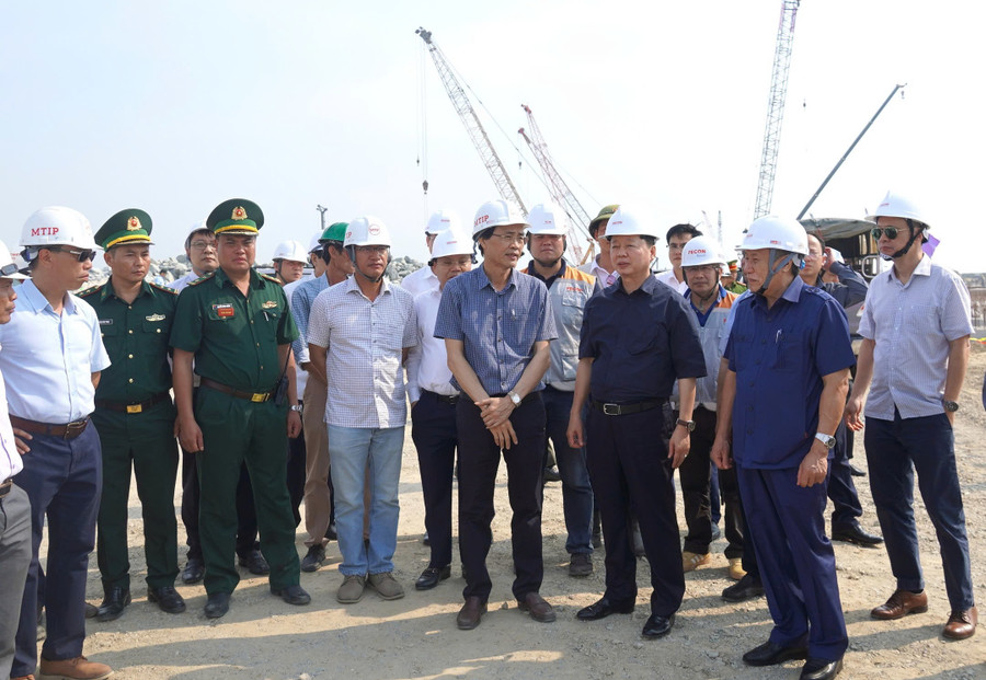 Phó Thủ tướng Trần Hồng Hà kiểm tra tiến độ các dự án trọng điểm tại Quảng Trị.