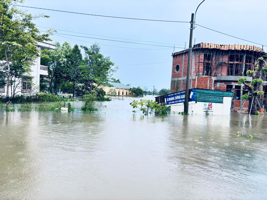 Mưa lũ gây ngập lụt ở thị xã Quảng Trị. cebf67b9e025547b0d34.jpg