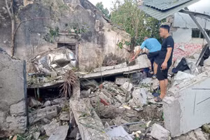 Ngôi nhà tại xã Tam Hợp (huyện Quỳ Hợp, Nghệ An) đổ sập sau khi xảy ra vụ nổ. Ảnh: NDCC.