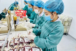 Lượng máu tại trung tâm chỉ đáp ứng 50-60% nhu cầu. (Ảnh: Hoàng Trinh)