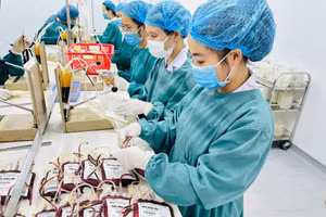 Lượng máu tại trung tâm chỉ đáp ứng 50-60% nhu cầu. (Ảnh: Hoàng Trinh)