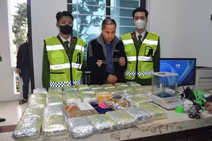 Mùa Bá Vừ và số tang vật vụ án. (Ảnh: CANA)