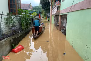 Nhiều nơi ở xã Tương Dương, Nghệ An bị ngập sâu. (Ảnh: Đình Tuân)