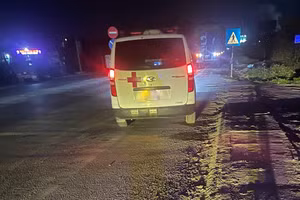 Xe cứu thương phát tín hiệu ưu tiên không đúng quy định. (Ảnh: CACC)