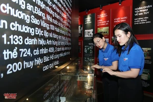 Triển lãm “Hồ Chí Minh đẹp nhất tên Người”. (Ảnh: Phạm Tâm).