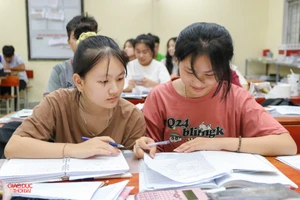 Học sinh ôn thi tốt nghiệp THPT. (Ảnh: Phạm Tâm)
