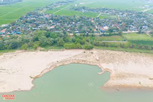 Khu vực Công ty CP Khai thác cát sạn và vận tải Thanh Chương khai thác cát. (Ảnh: Phạm Tâm)