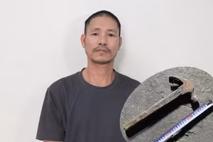 Phan Văn Thời và tang vật vụ án. (Ảnh: CANA)