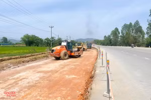 Dự án cải tạo, mở rộng Quốc lộ 46 đoạn Vinh - Nam Đàn. (Ảnh: Phạm Tâm)
