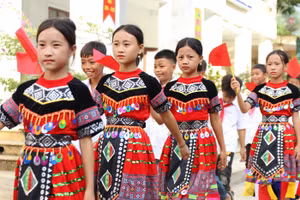 Học sinh Trường Phổ thông DTBT THCS Tam Hợp trong ngày khai giảng. Ảnh: Phạm Tâm