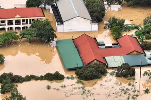 Xã Con Cuông, Nghệ An bị ngập sâu trong nước. (Ảnh: Phạm Tâm)