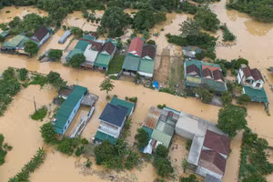 Hàng nghìn ngôi nhà ở xã Nhân Hòa, Nghệ An bị ngập nặng. (Ảnh: Phạm Tâm)