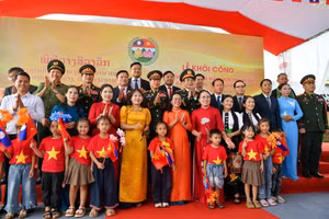 Đại tướng Phan Văn Giang và Đại tướng Khamliang tại Lễ khởi công Trường Mầm non Thanh Hà. (Ảnh: Báo Nhân Dân)