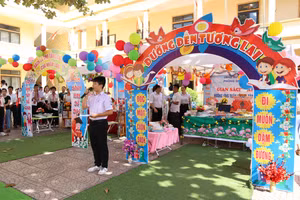 Hội trại trưng bày sách tại Tuần lễ hưởng ứng học tập suốt đời năm 2024. (Ảnh: Phạm Tâm)