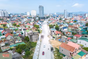 Tuyến đường Lý Thường Kiệt, TP Vinh. (Ảnh: Phạm Tâm)