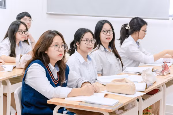 Học sinh Phenikaa School.