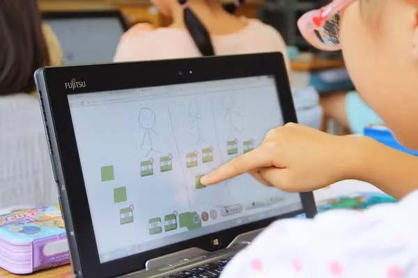 Biên soạn SGK điện tử góp phần tạo ra nguồn học liệu số phong phú. Ảnh: KYODO