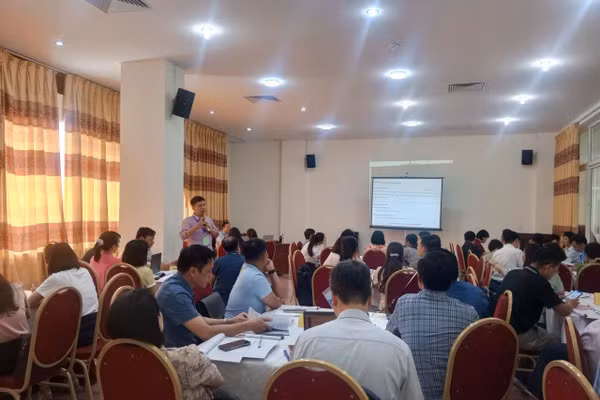Giáo viên tham gia tập huấn vận dụng cách tiếp cận và kỹ thuật đánh giá PISA.