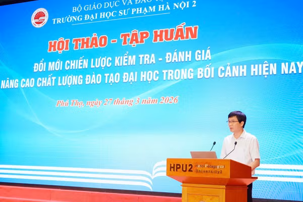 TS.Bùi Kiên Cường - Phó Hiệu trưởng Trường Đại học Sư phạm Hà Nội 2 phát biểu tại hội thảo.