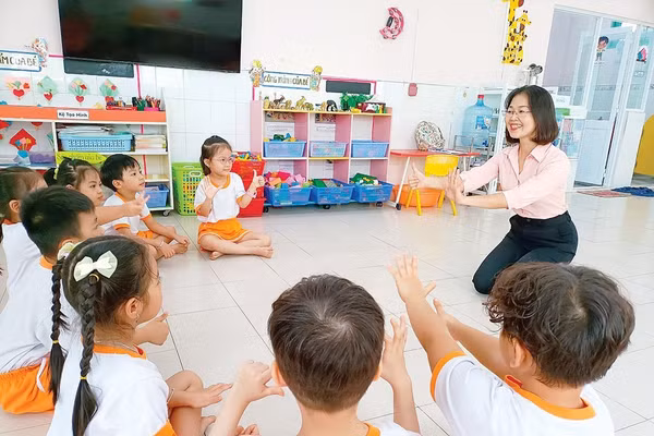 Dự kiến điều chỉnh quy định chế độ làm việc đối với giáo viên mầm non