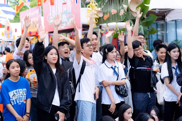 Học sinh tham gia các trò chơi tương tác tại Open Day. 