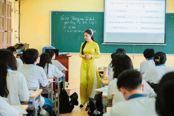 Giờ học ứng dụng CNTT tại Trường THPT Chuyên Nguyễn Trãi (Hải Phòng).