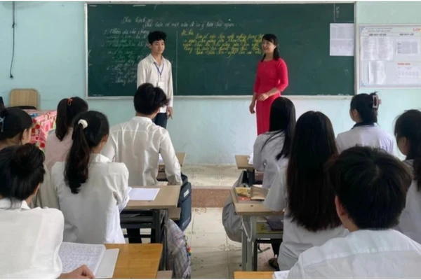 Giờ học Ngữ văn tại Trường THPT Quan Sơn (huyện Quan Sơn, Thanh Hóa). Ảnh: NTCC