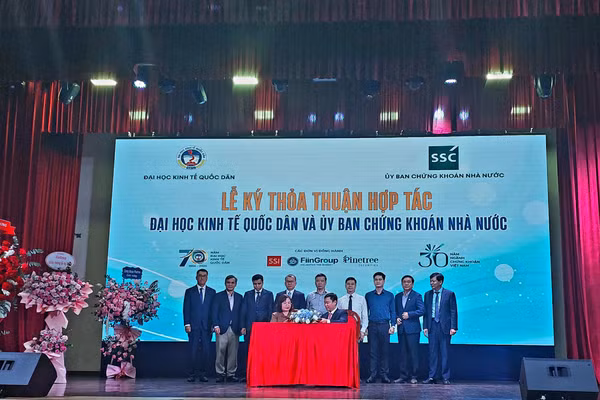 ĐH Kinh tế Quốc dân và Ủy ban Chứng khoán Nhà nước hợp tác đào tạo nhân lực