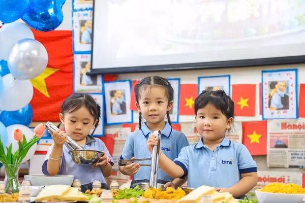 Trẻ mầm non Ban Mai School.