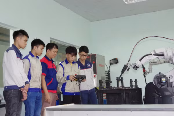 Sinh viên Trường CĐ Cơ khí Nông nghiệp.