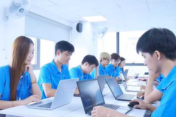 Sinh viên Trường ĐH CMC.