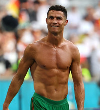 Ngỡ ngàng thân hình cơ bắp như Lý Tiểu Long của C.Ronaldo