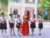 Cô trò Trường Tiểu học Lý Thường Kiệt (phường Văn Miếu - Quốc Tử Giám, Hà Nội). Ảnh: Đình Tuệ