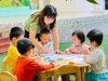 Cô và trò Trường Mầm non Việt Triều Hữu nghị (Hà Nội). Ảnh: ITN