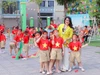 Cô trò Trường Mầm non Đa Sỹ (Hà Đông, Hà Nội) trong hoạt động thể thao ngoài trời. 
