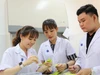 Giảng viên, sinh viên Trường Đại học Trà Vinh thành công cấy phôi dừa sáp. Ảnh: TVU