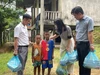 Từ đầu tháng 8, giáo viên Trường Tiểu học Hương Liên đã nghỉ phép vào tận bản để vận động duy trì học sinh đến trường trong những ngày đầu năm.