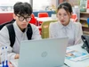 Thí sinh tìm hiểu thông tin tuyển sinh tại Trường Đại học Công nghệ TPHCM. Ảnh: HUTECH
