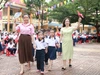 Cô trò Trường Tiểu học Nguyễn Công Trứ (phường Tân An, Đắk Lắk) tập luyện đón học sinh lớp 1. Ảnh: Thành Tâm