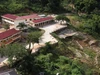 Trường PTDTBT-THCS Trung Lý nằm lọt thỏm giữa quả đồi có nguy cơ sạt lở.