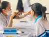Nhân viên y tế Trường THCS Túc Duyên (Phan Đình Phùng, Thái Nguyên) kiểm tra sức khỏe định kỳ cho học sinh. Ảnh minh họa: INT