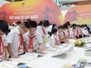 Học sinh tại Hà Nội tham quan triển lãm sách giáo khoa năm 2022. Ảnh minh họa: INT