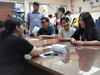 Giáo viên Trường THPT Nguyễn Thái Bình tư vấn lựa chọn tổ hợp môn cho học sinh. Ảnh: H.Đ