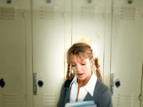 Lý giải cho câu hát "gợi đòn" của Britney trong "... Baby One More Time"