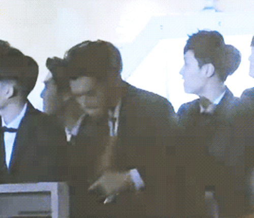 Khi sao Hàn gây tranh cãi vì tỏ thái độ ra mặt với đồng nghiệp - Ảnh 13.