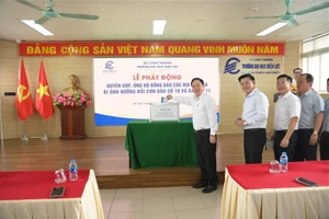 Quyên góp, ủng hộ đồng bào bị ảnh hưởng bởi bão số 10 và số 11. 