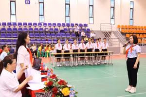 Phần trả lời câu hỏi của giáo viên Tổng phụ trách Đội đến từ Trường Tiểu học Đông Phong.