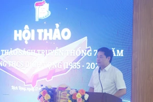 Ông Lưu Văn Thông, Hiệu trưởng trường THCS Dịch Vọng phát biểu khai mạc hội thảo.