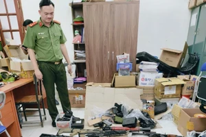 Công an kiểm tra, phát hiện số lượng lớn súng bắn đạn nhựa, bi sắt.