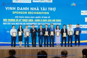 Ban tổ chức vinh danh đơn vị đồng hành Hội thảo.
